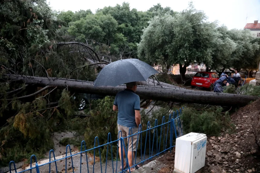Ozlijeđeni u olujnom nevremenu u Rovinju, štete i u Puli te Svetvinčentu