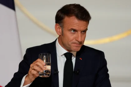 Macron posjetom Grenlandu šalje poruku Trumpu