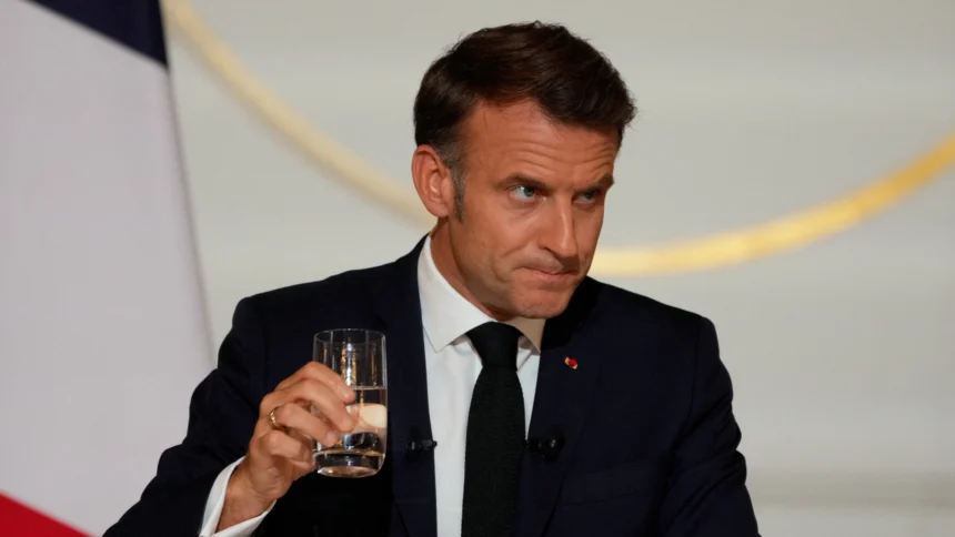 Macron posjetom Grenlandu šalje poruku Trumpu