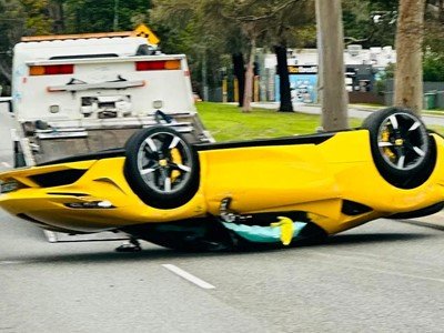 Kakva šteta: Više od milijun dolara vrijedan Ferrari SF90 Stradale prodaje se za “siću”