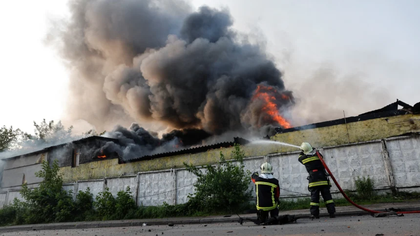 Rusija dronovima napala Kijev i Odesu, pogođeno rodilište