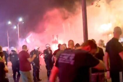 VIDEO Brutalni okršaji u Srbiji: Letjelo kamenje, stolci, boce…