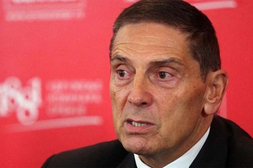 NIKOLA SANDULOVIĆ PORUČUJE: ‘Srbi, čudite se što Vučić bije vašu djecu, a šutjeli ste za genocid u Srebrenici!’