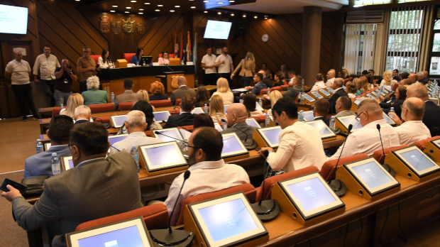 Skupština Novog Sada usvojila je inicijativu za podizanje spomenika u stradalima u padu nadstrešnica