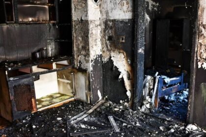 Tragedija u Sl. Brodu: U požaru kuće poginula jedva pokretna starica, sumnja se na opušak