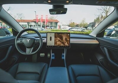 Tesla mora platiti 329 milijuna dolara odštete zbog smrtonosne nesreće s autopilotom