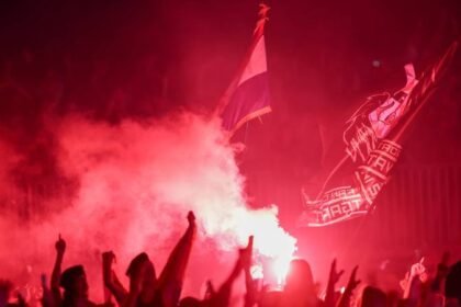 FOTO Baklje, zastave i na tisuće fanova: Pogledajte atmosferu na Thompsonovom koncertu!