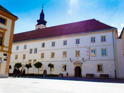 Tim FOI-ja razvio AI asistenta za Moodle, koji će davati pametnu podršku studentima