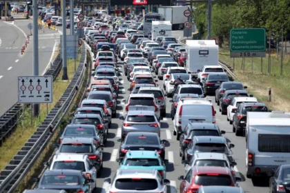 Pojačan promet na cestama, kod Lučkog kolona od 11 km