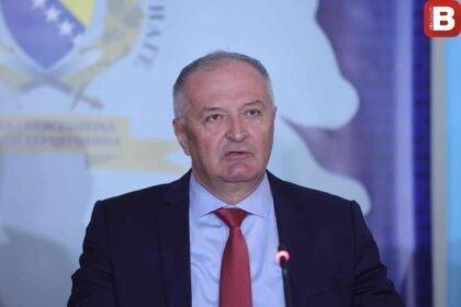 ‘NEVIĐENO LICEMJERSTVO ZUKANA HELEZA’: Delegat u Domu naroda Džemal Smajić žestoko prozvao državnog ministra odbrane