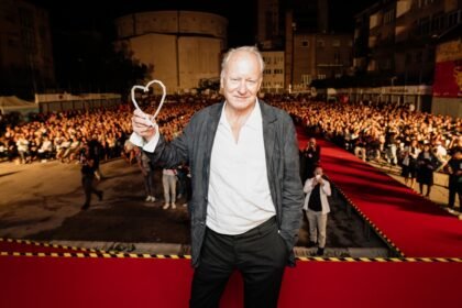 SFF / dan Drugo: Švedski glumac Stellana Skarsgård predstavio je nagradu “počasno srce Sarajevo” “
