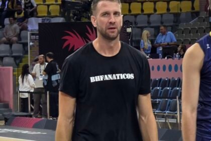 Kapiten Halilović izašao na parket u posebnoj majici u čast navijača