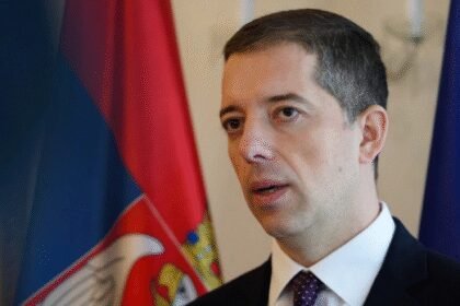 Đurić je osudio okupljanje pred ministrom Lončara