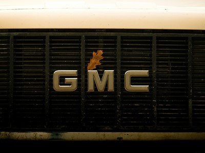 Dok se Tesla kladi na AI, GM bira oprez: Pametne tvornice umjesto pametnih auta