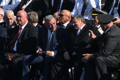 FOTO Poznata lica na mimohodu: Od Turudića do Ljube Ćesića Rojsa