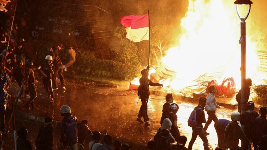 Šta stoji iza raširenih nemira u Indoneziji?