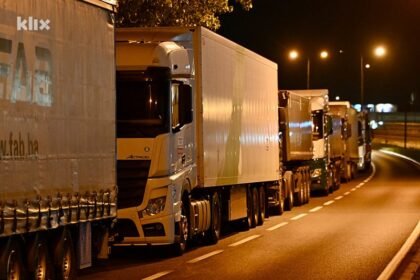 Prijevoznici neumorni: Vozilima blokiraju terminale u velikom broju kao i jutros