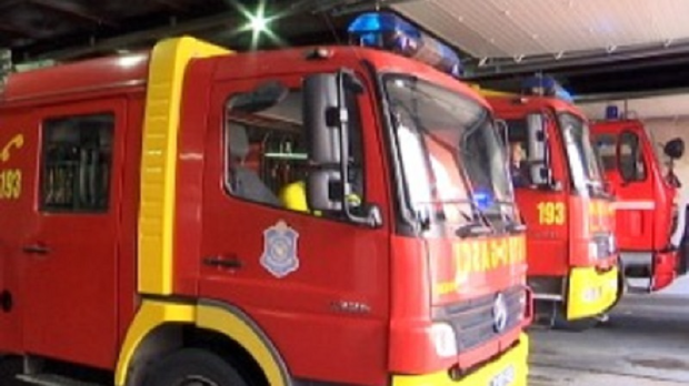 Vatra iznad kraljeva, sagorijeva šume i nisku vegetaciju