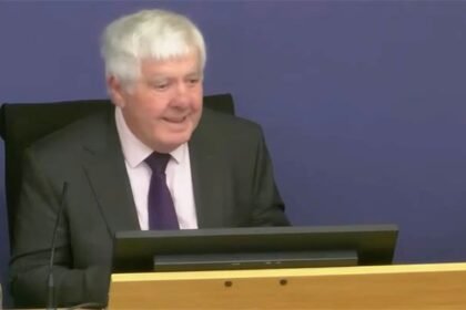 Pošta za upit za upit “ne može isključiti” skandal izazvao je 13 samoubistava