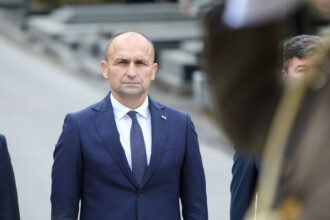 Ministar Anušić o vožnji s predsjednikom Milanovićem: “Postavio je pitanje da li nastavljamo tradiciju…”