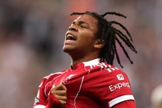 Liverpool je tukao 10-man Newcastle United 3-2 u premijernom ligu triler
