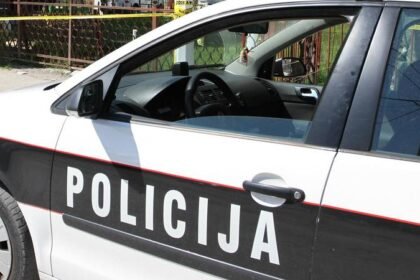 Tragedija: U bazenu ispred kuće u BiH se utopio jednogodišnjak