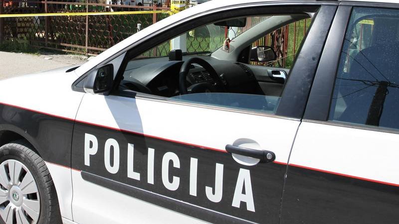 Tragedija: U bazenu ispred kuće u BiH se utopio jednogodišnjak