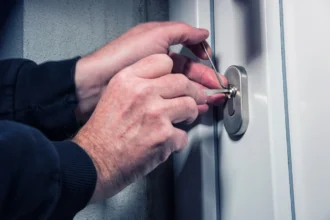 Provalnici u Zagrebu koriste silikonske vezice za označavanje praznih stanova