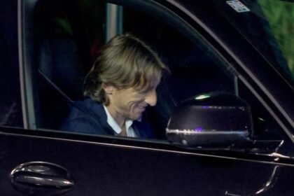 VIDEO Modrić potpisao ugovor s Milanom pa odjurio u Hrvatsku!  Iste se večeri vratio u Zadar…