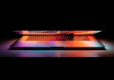 Apple priprema MacBook Pro s OLED zaslonom na dodir?