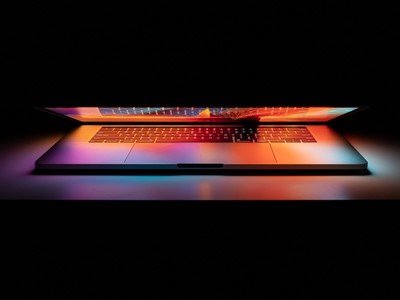 Apple priprema MacBook Pro s OLED zaslonom na dodir?
