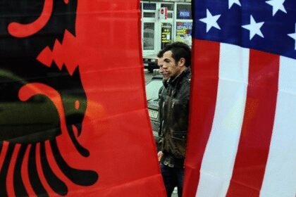 Rebellion protiv Amerike: Prve pampke za tramp bijele kuće vlade Ashbina Curti
