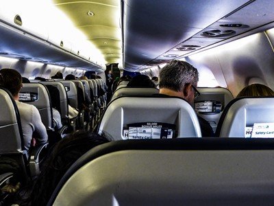 FAA: uređaji s litij-ionskim baterijama u zrakoplovima moraju biti na vidljivom mjestu