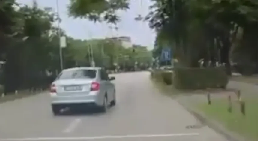 Banjaluka: Vozač Škode prošao kroz crveno, zamalo izazvao sudar i udario pješaka