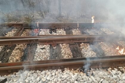 Vatra prekinuta željeznički saobraćaj na putu Zaječar