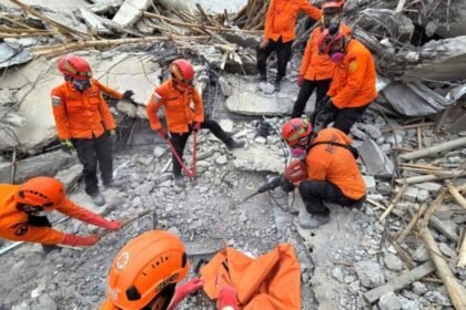 UŽAS U INDIJI: Poginulo najmanje 50 osoba, škola nestala sa lica zemlje…