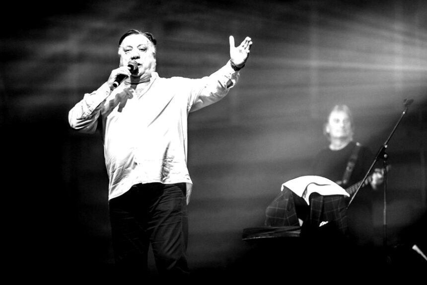 BIH ODAJE POČAST VELIKOM PJEVAČU I ČOVJEKU: Večeras i u Tuzli okupljanje u čast Halidu Bešliću