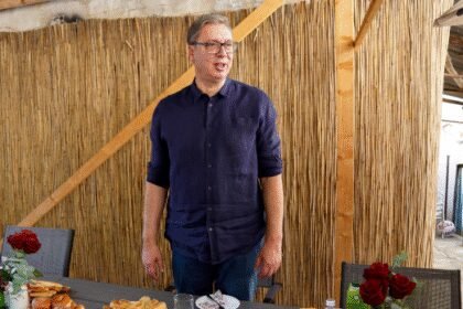 Vučić u posjeti jedanaest porodica u Rakovici, zbog zloupotrebe trgovaca uredbe