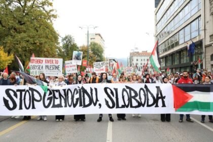 TRAŽI SE PREKID SARADNJE S IZRAELOM: Veliki protest u Sarajevu
