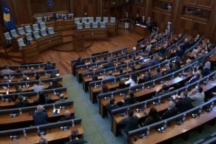 Sednica Skupštine u Prištini ponovo je prekinuta, izabran je srpski potpredsednik