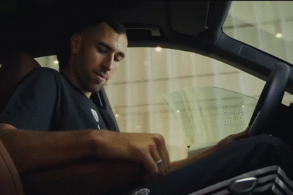 Kamenjaš od Dubaija dobio skupocijeni automobil