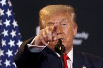 Dani Trumpove osvete – čuvar na ulicama Washingtona, FBI pretresa Boltonovu kuću, smijenjen šef vojnih špijuna