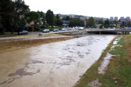 Nevrijeme pogodilo primorski dio Slovenije i prouzročilo poplave u nekoliko mjesta