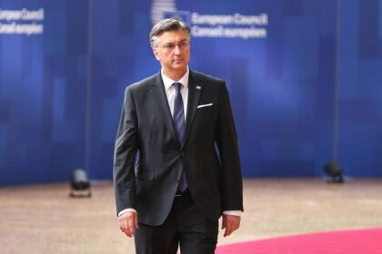 Vlada o prijetnji Jergoviću: ‘Da, premijer i ministar su tu poruku pod okriljem noći  napisali’