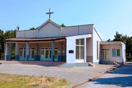 SKANDAL U HERCEGOVINI: Kandidat HDZ-a uzurpirao kapelu i naplaćuje ukop