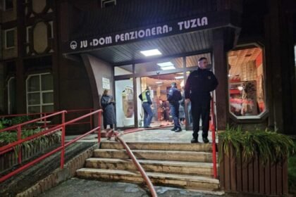 NEZAPAMĆENA TRAGEDIJA U TUZLI: Deset mrtvih u požaru u Domu penzionera, više osoba teško povrijeđeno (FOTO/VIDEO)