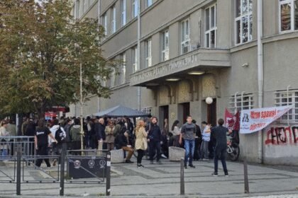 Blokada Petog Beograda – đaci i roditelji traže smjenu direktorice, blokirana je i gimnazija “Sveti Sava”