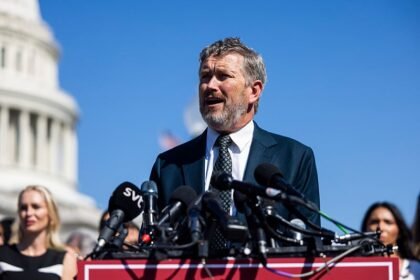 Trump poziva milijardere da sruše republikanca koji traži istinu o pedofilu Epsteinu i kritikuje Izrael