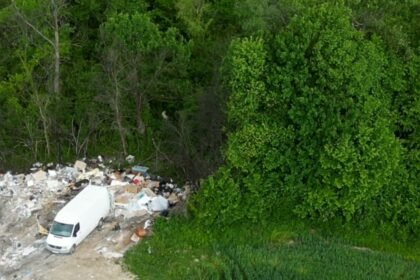 Ljudi u zagrebačkom naselju guše se u smeću, a onaj tko ih pokuša spriječiti doživi napad: “Svima je jasno tko taj otpad pali”