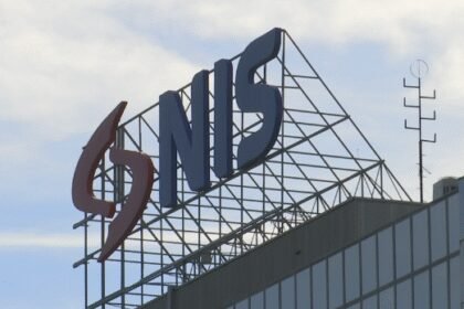 NIS pod sankcijama, dan drugi – snabdevanje stabilno, radnici mirni, na pumpama važi samo “Dina”